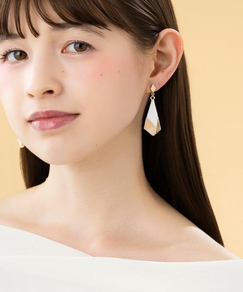 LA MUe(ラミュー)の「【LA MUE】ニッケルフリー アクリル ロング ピアス(ピアス(両耳用)・レディース・ブルー/ブラック/ホワイト・FREE)」の7枚目の写真