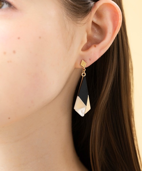 LA MUe(ラミュー)の「【LA MUE】ニッケルフリー アクリル ロング ピアス(ピアス(両耳用)・レディース・ブルー/ブラック/ホワイト・FREE)」の8枚目の写真