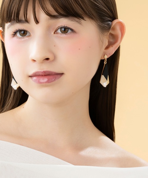 LA MUe(ラミュー)の「【LA MUE】ニッケルフリー アクリル ロング ピアス(ピアス(両耳用)・レディース・ブルー/ブラック/ホワイト・FREE)」の10枚目の写真