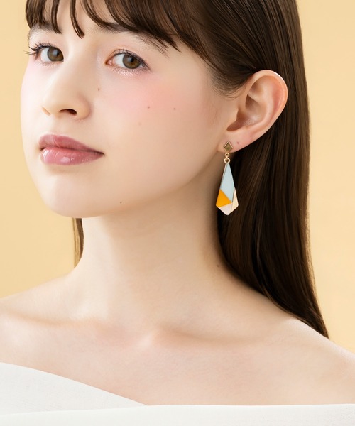 LA MUe(ラミュー)の「【LA MUE】ニッケルフリー アクリル ロング ピアス(ピアス(両耳用)・レディース・ブルー/ブラック/ホワイト・FREE)」の14枚目の写真