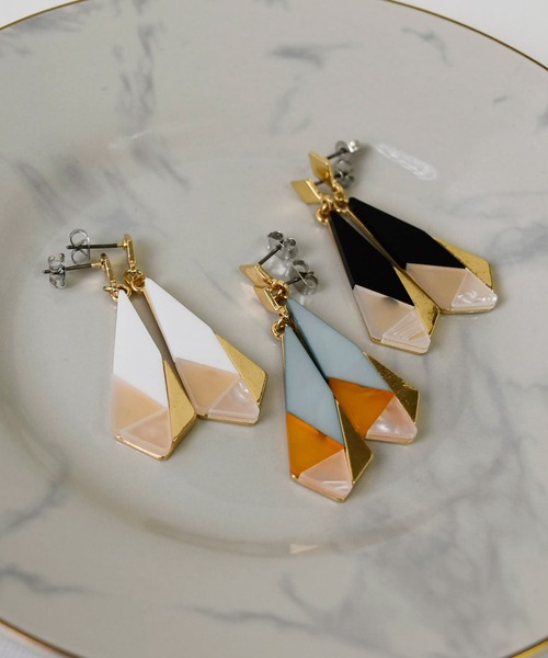 LA MUe(ラミュー)の「【LA MUE】ニッケルフリー アクリル ロング ピアス(ピアス(両耳用)・レディース・ブルー/ブラック/ホワイト・FREE)」の15枚目の写真