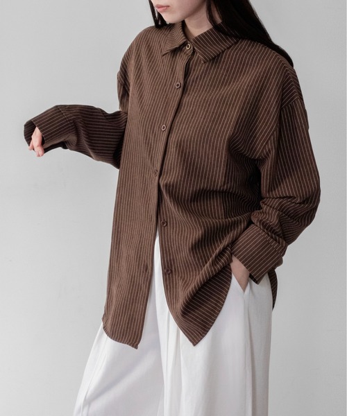 on:nue(オンニュ)の「【on:nue】ピーチスキンストライプオーバーサイズシャツ /26-27 AW COLLECTION(シャツ/ブラウス・レディース・ブラウン/アイボリー/バーガンディー・FREE)」の2枚目の写真