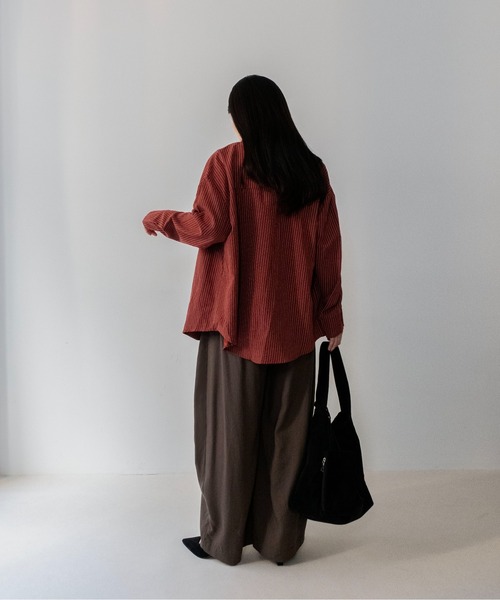 on:nue(オンニュ)の「【on:nue】ピーチスキンストライプオーバーサイズシャツ /26-27 AW COLLECTION(シャツ/ブラウス・レディース・ブラウン/アイボリー/バーガンディー・FREE)」の16枚目の写真