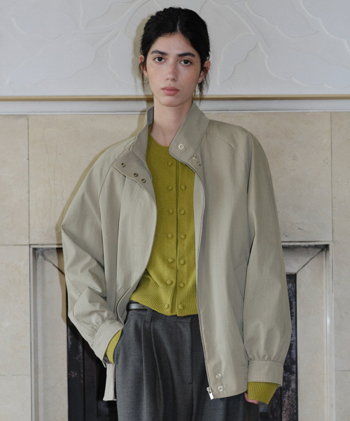 EN OR(エンオール)の「HIGH NECK SHIRRING BLOUSON - SAGE(ミリタリージャケット・レディース・その他・FREE)」の1枚目の写真