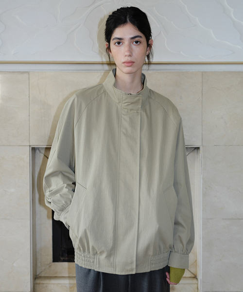 EN OR(エンオール)の「HIGH NECK SHIRRING BLOUSON - SAGE(ミリタリージャケット・レディース・その他・FREE)」の2枚目の写真