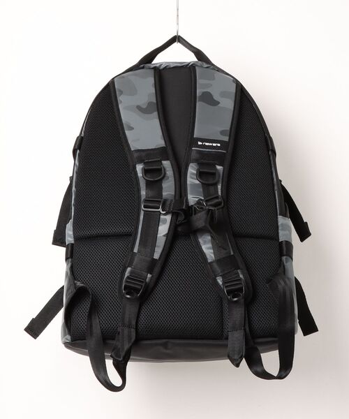 NEW ERA(ニューエラ)の「【NEW ERA/ニューエラ】キャリアパック 35L(バックパック/リュック・メンズ・グレー系その他/ブラック系その他・FREE)」の3枚目の写真