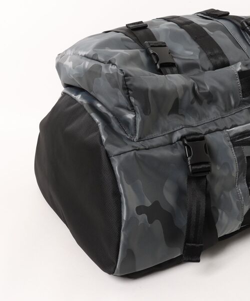 NEW ERA(ニューエラ)の「【NEW ERA/ニューエラ】キャリアパック 35L(バックパック/リュック・メンズ・グレー系その他/ブラック系その他・FREE)」の4枚目の写真