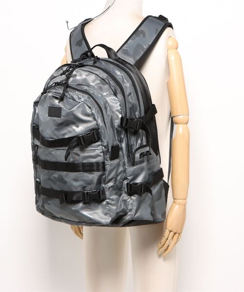 NEW ERA(ニューエラ)の「【NEW ERA/ニューエラ】キャリアパック 35L(バックパック/リュック・メンズ・グレー系その他/ブラック系その他・FREE)」の6枚目の写真