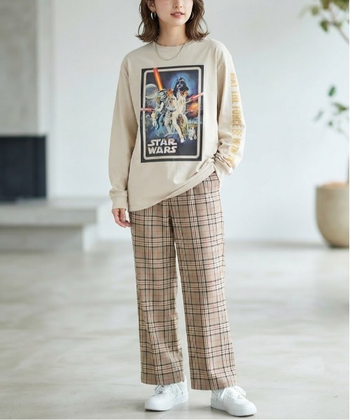 Disney(ディズニー)の「【STAR WARS/スターウォーズ】ポスターアートプリントピグメント風ロングスリーブTシャツ ユニセックス(Tシャツ/カットソー・メンズ・ホワイト系その他/スミクロ/ブラック系その他/アイボリー・LARGE/MEDIUM)」の15枚目の写真