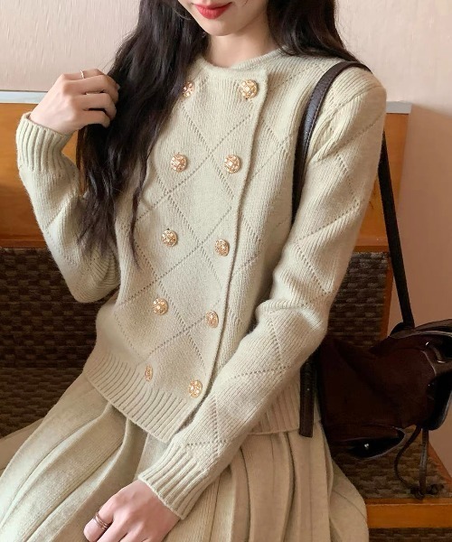 AsRiRe(アスリレイ)の「26aw ゴールドボタンニットカーディガン×プリーツミニスカートセットアップ(セットアップ・レディース・ネイビー/ベージュ/レッド/グレー・M)」の1枚目の写真