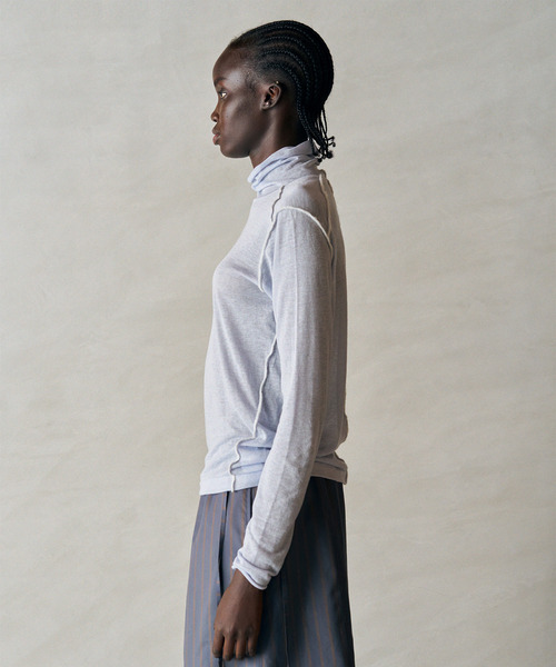 UNFIL（アンフィル）の「UNFIL アンフィル / cashmere&supima cotton gauze jersey turtle-neck Tee カシミアスーピマコットンガーゼジャージータートルネックTシャツ / WXFL-UW104（Tシャツ/カットソー・レディース・オフホワイト/ライトブルー/バーガンディー・1）」の4枚目の写真