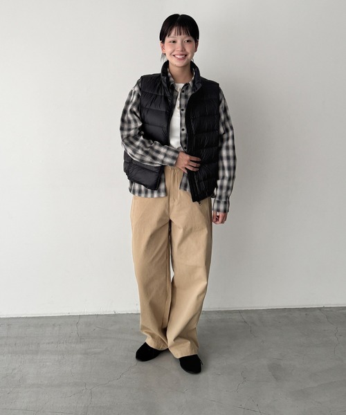 CANAL JEAN(キャナルジーン)の「Lakey Park スタンドカラーダウンベスト(ダウンベスト・レディース・ブラウン/イエロー/ブラック・ONE SIZE)」の22枚目の写真