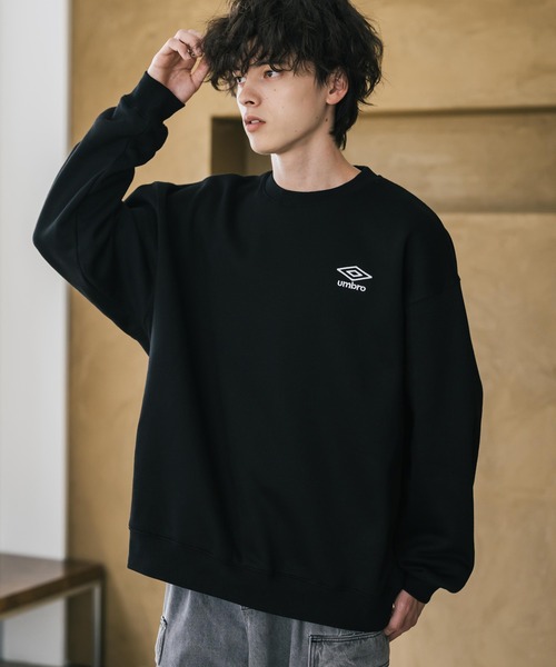 UMBRO（アンブロ）の「UMBRO アンブロ 別注コラボ オーバーサイズ裏起毛ワンポイントロゴ刺繍クルーネック長袖スウェット（スウェット・メンズ・杢グレー/チャコール/ブラック/ネイビー・L/XL/M）」の5枚目の写真