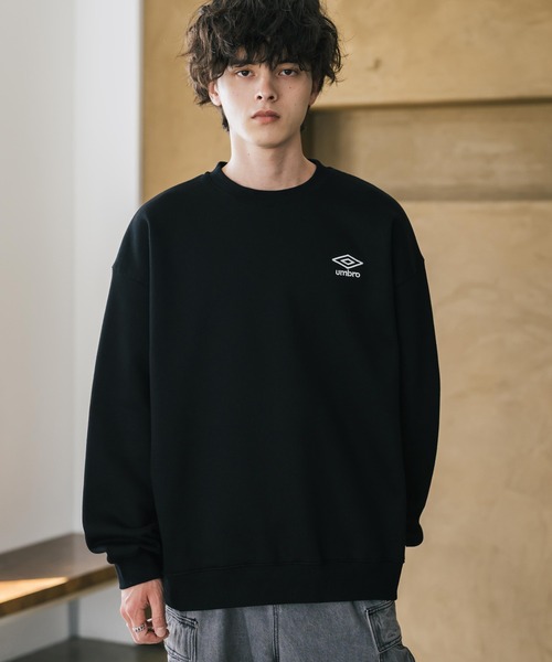 UMBRO（アンブロ）の「UMBRO アンブロ 別注コラボ オーバーサイズ裏起毛ワンポイントロゴ刺繍クルーネック長袖スウェット（スウェット・メンズ・杢グレー/チャコール/ブラック/ネイビー・L/XL/M）」の6枚目の写真