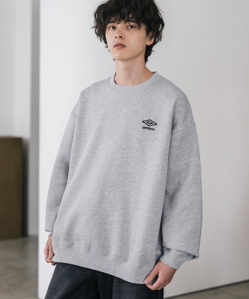 UMBRO（アンブロ）の「UMBRO アンブロ 別注コラボ オーバーサイズ裏起毛ワンポイントロゴ刺繍クルーネック長袖スウェット（スウェット・メンズ・杢グレー/チャコール/ブラック/ネイビー・L/XL/M）」の11枚目の写真