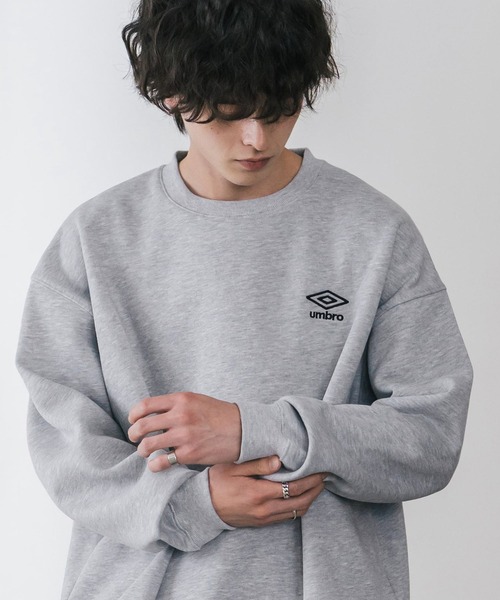 UMBRO（アンブロ）の「UMBRO アンブロ 別注コラボ オーバーサイズ裏起毛ワンポイントロゴ刺繍クルーネック長袖スウェット（スウェット・メンズ・杢グレー/チャコール/ブラック/ネイビー・L/XL/M）」の12枚目の写真