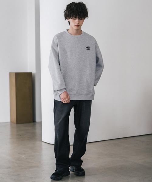 UMBRO（アンブロ）の「UMBRO アンブロ 別注コラボ オーバーサイズ裏起毛ワンポイントロゴ刺繍クルーネック長袖スウェット（スウェット・メンズ・杢グレー/チャコール/ブラック/ネイビー・L/XL/M）」の13枚目の写真