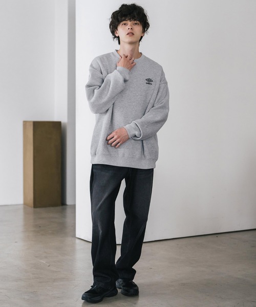 UMBRO（アンブロ）の「UMBRO アンブロ 別注コラボ オーバーサイズ裏起毛ワンポイントロゴ刺繍クルーネック長袖スウェット（スウェット・メンズ・杢グレー/チャコール/ブラック/ネイビー・L/XL/M）」の14枚目の写真
