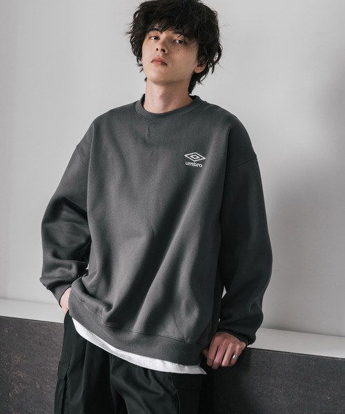 UMBRO（アンブロ）の「UMBRO アンブロ 別注コラボ オーバーサイズ裏起毛ワンポイントロゴ刺繍クルーネック長袖スウェット（スウェット・メンズ・杢グレー/チャコール/ブラック/ネイビー・L/XL/M）」の15枚目の写真