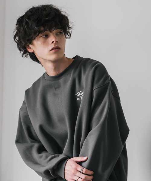 UMBRO（アンブロ）の「UMBRO アンブロ 別注コラボ オーバーサイズ裏起毛ワンポイントロゴ刺繍クルーネック長袖スウェット（スウェット・メンズ・杢グレー/チャコール/ブラック/ネイビー・L/XL/M）」の20枚目の写真