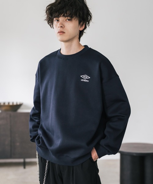 UMBRO（アンブロ）の「UMBRO アンブロ 別注コラボ オーバーサイズ裏起毛ワンポイントロゴ刺繍クルーネック長袖スウェット（スウェット・メンズ・杢グレー/チャコール/ブラック/ネイビー・L/XL/M）」の21枚目の写真