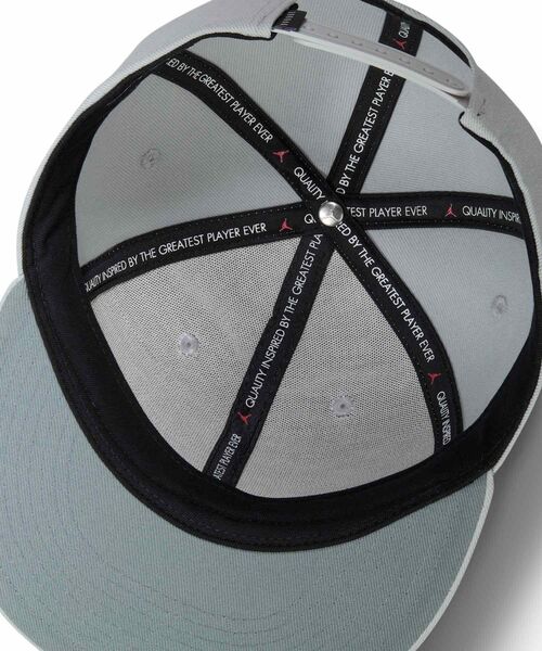 JORDAN BRAND(ジョーダンブランド)の「ジョーダン ジャンプマン プロ アジャスタブル キャップ / Jordan Jumpman Pro Adjustable Cap FV5296-065 Light Smoke Grey(キャップ・メンズ・スモークグレー・S/M/M/L/L/XL)」の6枚目の写真