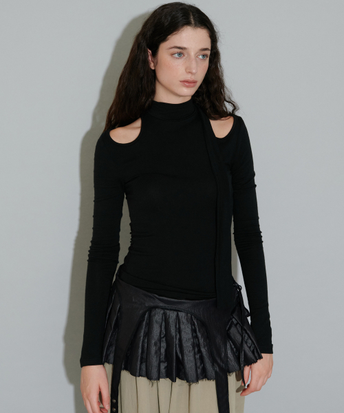 THEPORTA(ザ ポルタ)の「HALTERNECK LAYERED PLEATS, BLACK(Tシャツ/カットソー・レディース・その他・FREE)」の1枚目の写真