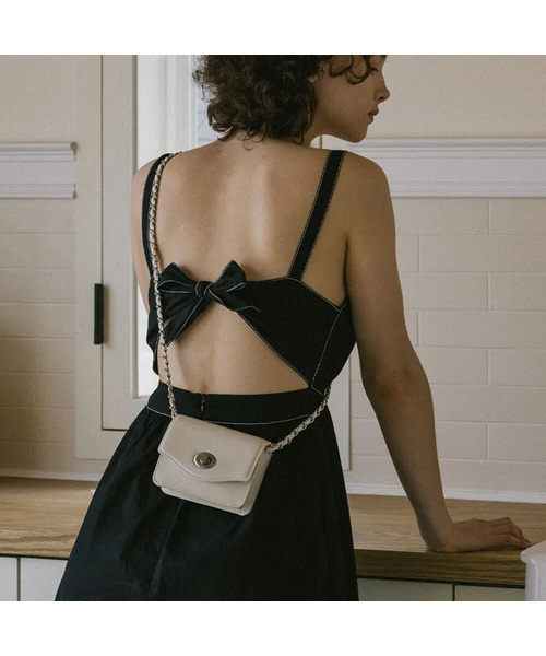 OVHEE(オヴェイ)の「ミニョンマイクロバッグ Mignon Micro Bag(メッセンジャーバッグ・レディース・ブラック/シルバー/クリーム/ライトピンク・FREE)」の2枚目の写真