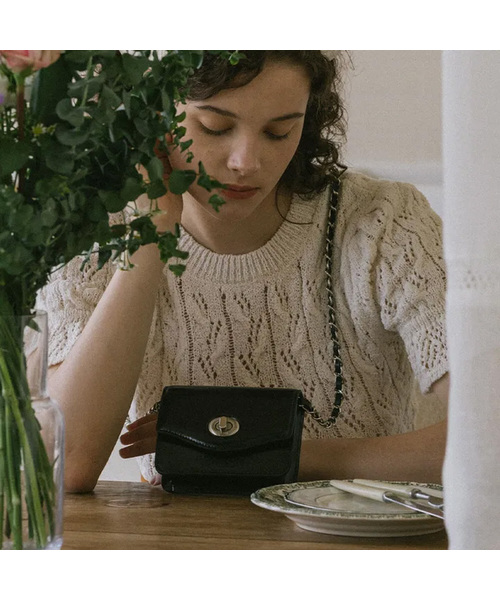 OVHEE(オヴェイ)の「ミニョンマイクロバッグ Mignon Micro Bag(メッセンジャーバッグ・レディース・ブラック/シルバー/クリーム/ライトピンク・FREE)」の1枚目の写真