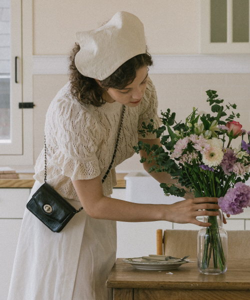 OVHEE(オヴェイ)の「ミニョンマイクロバッグ Mignon Micro Bag(メッセンジャーバッグ・レディース・ブラック/シルバー/クリーム/ライトピンク・FREE)」の8枚目の写真