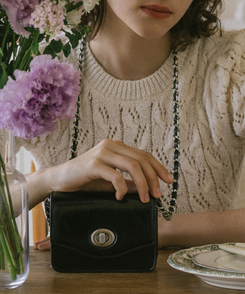 OVHEE(オヴェイ)の「ミニョンマイクロバッグ Mignon Micro Bag(メッセンジャーバッグ・レディース・ブラック/シルバー/クリーム/ライトピンク・FREE)」の9枚目の写真