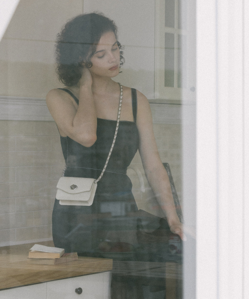 OVHEE(オヴェイ)の「ミニョンマイクロバッグ Mignon Micro Bag(メッセンジャーバッグ・レディース・ブラック/シルバー/クリーム/ライトピンク・FREE)」の15枚目の写真