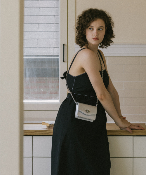 OVHEE(オヴェイ)の「ミニョンマイクロバッグ Mignon Micro Bag(メッセンジャーバッグ・レディース・ブラック/シルバー/クリーム/ライトピンク・FREE)」の17枚目の写真