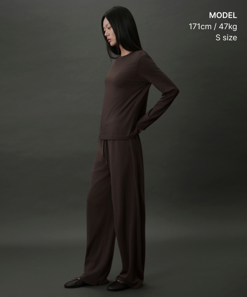 MUSINSA STANDARD WOMAN（ムシンサスタンダードウーマン）の「[リカバリー] ウィメンズ 長袖パンツセット [ブラウン]（Tシャツ/カットソー・レディース・その他・SMALL/MEDIUM/LARGE/X-SMALL）」の2枚目の写真