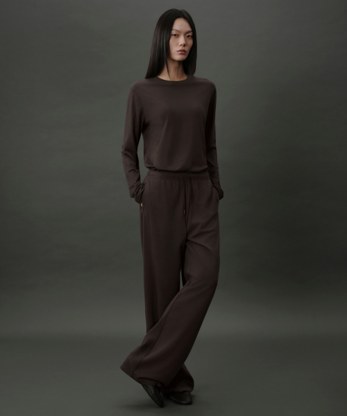 MUSINSA STANDARD WOMAN（ムシンサスタンダードウーマン）の「[リカバリー] ウィメンズ 長袖パンツセット [ブラウン]（Tシャツ/カットソー・レディース・その他・SMALL/MEDIUM/LARGE/X-SMALL）」の3枚目の写真