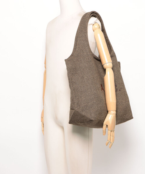 A.P.C.（アーペーセー）の「TOTE NINON（トートバッグ・メンズ・ブラウン系その他・ONESIZE）」の5枚目の写真
