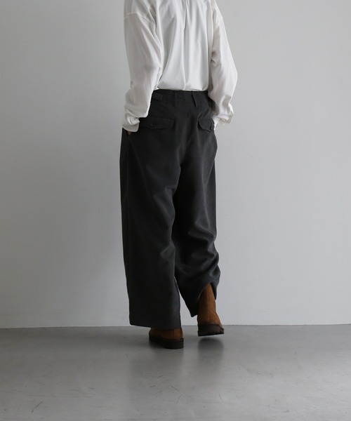my beautiful landlet（マイビューティフルランドレット）の「my beautiful landlet 2 tuck corduroy wide pants（その他パンツ・メンズ・ブラック/グレー・0）」の7枚目の写真