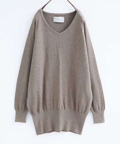 n'OrLABEL（ノアールレーベル）の「『ゆるやかVネックシンプル綿ニット』（ニット/セーター・レディース・ブルー/ライトグレー/サンドグレー/グリーン/ブラック/ライトベージュ/カーキ/オートミール/チャコールグレー/ターメリック/マジェンタ/ワイン/ブルー系その他/グレー系その他/ネイビー/レッド/オレンジ/ブルー系その他2/ブラウン/ターコイズブルー/コーラルピンク/イエロー/スモークピンク/スカイブルー/モスグリーン/コバルトブルー/ラベンダー/ライトブルー/パープル/マスタード/ベージュ系/グレイッシュブルー・1/2/3）」の4枚目の写真