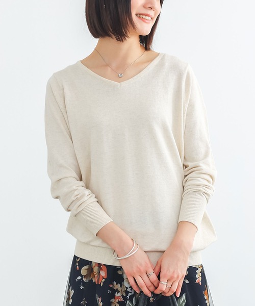 n'OrLABEL（ノアールレーベル）の「『ゆるやかVネックシンプル綿ニット』（ニット/セーター・レディース・ブルー/ライトグレー/サンドグレー/グリーン/ブラック/ライトベージュ/カーキ/オートミール/チャコールグレー/ターメリック/マジェンタ/ワイン/ブルー系その他/グレー系その他/ネイビー/レッド/オレンジ/ブルー系その他2/ブラウン/ターコイズブルー/コーラルピンク/イエロー/スモークピンク/スカイブルー/モスグリーン/コバルトブルー/ラベンダー/ライトブルー/パープル/マスタード/ベージュ系/グレイッシュブルー・1/2/3）」の7枚目の写真