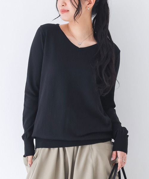 n'OrLABEL（ノアールレーベル）の「『ゆるやかVネックシンプル綿ニット』（ニット/セーター・レディース・ブルー/ライトグレー/サンドグレー/グリーン/ブラック/ライトベージュ/カーキ/オートミール/チャコールグレー/ターメリック/マジェンタ/ワイン/ブルー系その他/グレー系その他/ネイビー/レッド/オレンジ/ブルー系その他2/ブラウン/ターコイズブルー/コーラルピンク/イエロー/スモークピンク/スカイブルー/モスグリーン/コバルトブルー/ラベンダー/ライトブルー/パープル/マスタード/ベージュ系/グレイッシュブルー・1/2/3）」の2枚目の写真