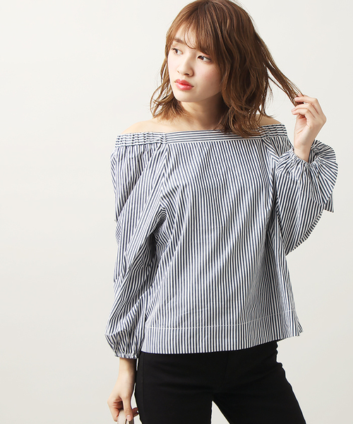 WEGO（ウィゴー）の「WEGO/ボリュームパフオフショルダーブラウス（シャツ/ブラウス・レディース・ホワイト/ブルー系その他4/ブラック/ベージュ/ライトピンク・FREE）」の5枚目の写真