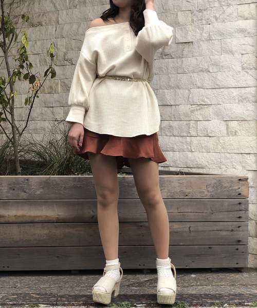 one after another NICE CLAUP(ワンアフターアナザーナイスクラップ)の「リネン風フリルショートパンツ(デニムパンツ・レディース・ブラック/ベージュ/テラコッタ・FREE)」の10枚目の写真