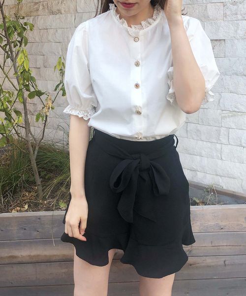 one after another NICE CLAUP(ワンアフターアナザーナイスクラップ)の「リネン風フリルショートパンツ(デニムパンツ・レディース・ブラック/ベージュ/テラコッタ・FREE)」の11枚目の写真