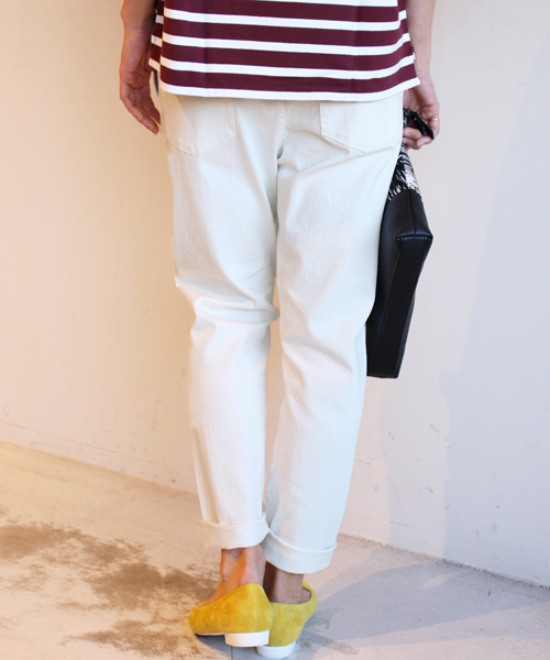 BEAUTY&YOUTH UNITED ARROWS(ビューティーアンドユースユナイテッドアローズ)の「by ※∵デニムテーパード9分丈パンツ◆(デニムパンツ・レディース・ホワイト/ネイビー/コバルトブルー/ロイヤルブルー・MEDIUM/LARGE/SMALL)」の9枚目の写真