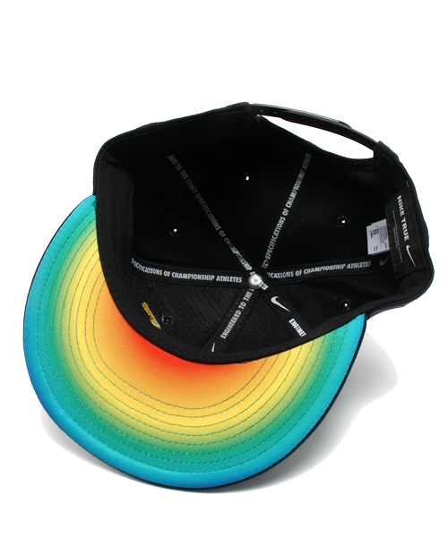 BEAMS BOY（ビームスボーイ）の「NIKE / NIKE BLAZER RAINBOW PACK CAP（キャップ・レディース・ホワイト/ブラック・ONE SIZE）」の3枚目の写真