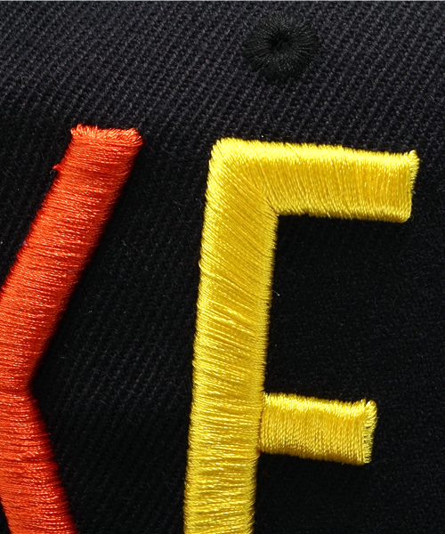 BEAMS BOY（ビームスボーイ）の「NIKE / NIKE BLAZER RAINBOW PACK CAP（キャップ・レディース・ホワイト/ブラック・ONE SIZE）」の4枚目の写真