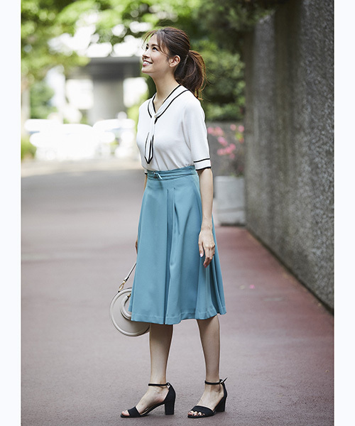 12Twelve Agenda（トゥエルブ　アジェンダ）の「配色ボウタイ5分袖ニットプルオーバー（ニット/セーター・レディース・ベージュ/ネイビー/ブラック/オフホワイト・M）」の8枚目の写真