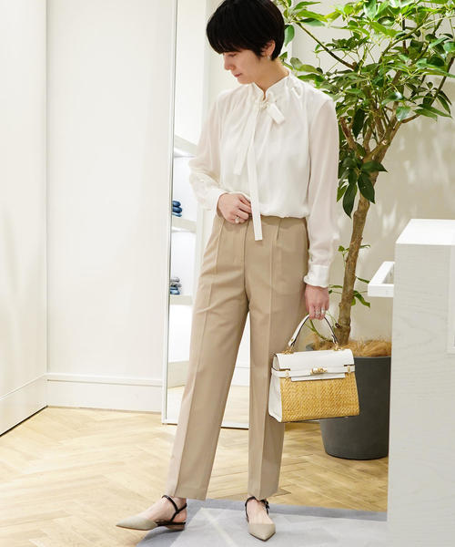 TOMORROWLAND （トゥモローランド）の「クリアストレッチトロピカル フロントタックパンツ（その他パンツ・レディース・レッド/ライトブルー/ライトベージュ・36/34/32/40）」の6枚目の写真