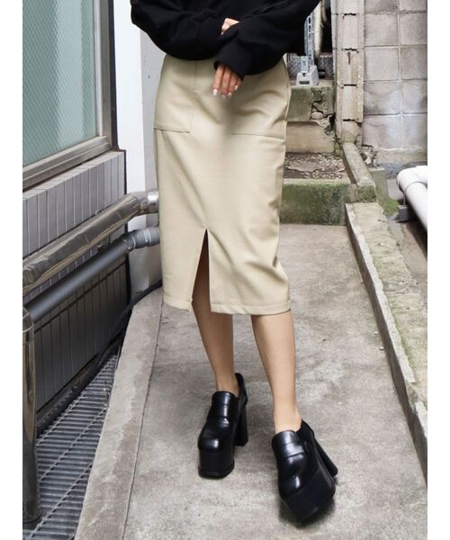 EMODA（エモダ）の「ポケットタイトミディスカート（スカート・レディース・ブラック/カーキ/ベージュ・SMALL/MEDIUM）」の3枚目の写真