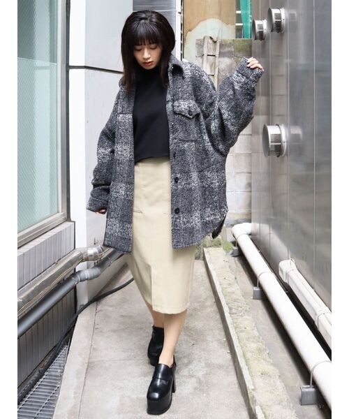 EMODA（エモダ）の「ポケットタイトミディスカート（スカート・レディース・ブラック/カーキ/ベージュ・SMALL/MEDIUM）」の4枚目の写真